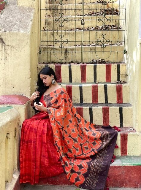 PID-68009-Women-s-Linen-Floral-Printed-Saree-With-Unstitched-Blouse-5-5-Mtr-Red-3.jpg PID-68009-Women-s-Linen-Floral-Printed-Saree-With-Unstitched-Blouse-5-5-Mtr-Red-3.jpg